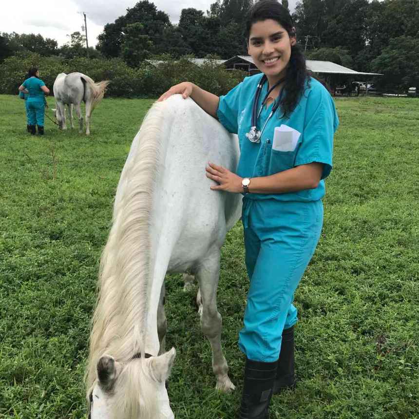 Imagen de perfil de Andrea Rincon, CVT, Credentialed Veterinary Technician