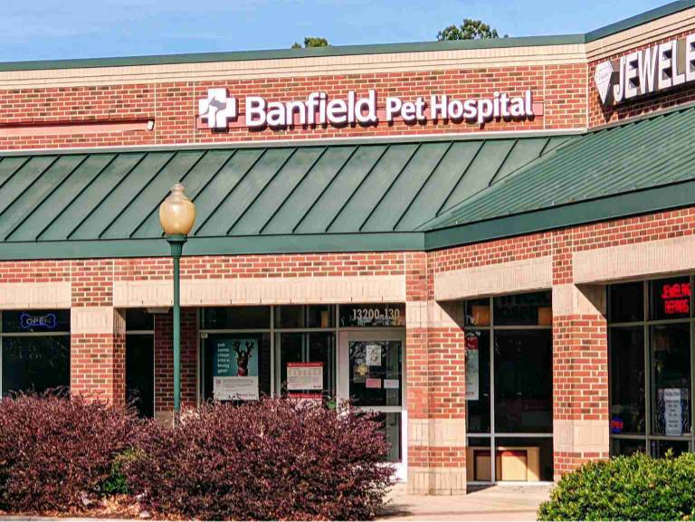 Exterior del Banfield Pet Hospital